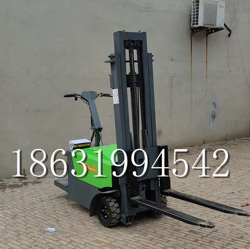 甘南县优程全电动叉车插腿式堆高车液压装卸车1.5吨升高小型站驾式铲车